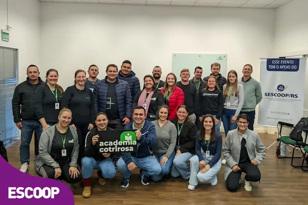 Academia Cotrirosa forma líderes cooperativistas com a Escoop 