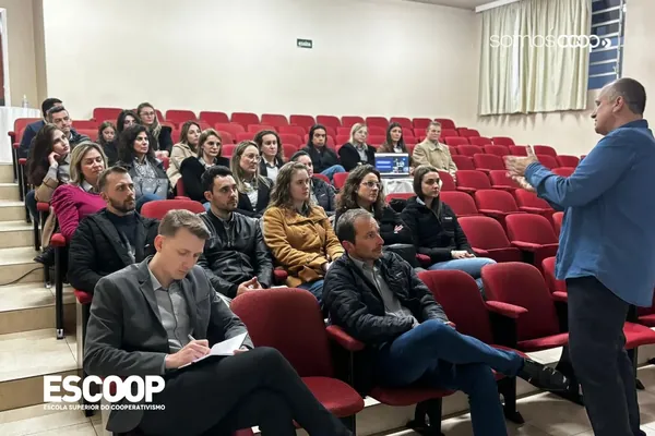 Escoop leva identidade cooperativista à Cresol, em Erechim 