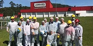 Alunos da Escoop visitam Cooperativa Languiru
