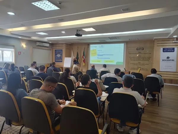 Cursos realizados pela Escoop em março
