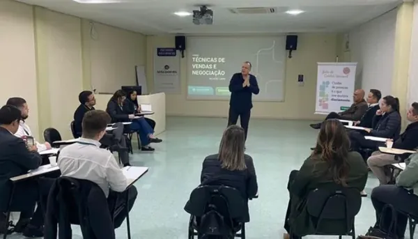 Confira os cursos promovidos pela ESCOOP em Setembro