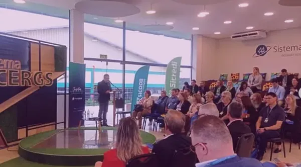 Confira alguns dos cursos ofertados pela ESCOOP em novembro