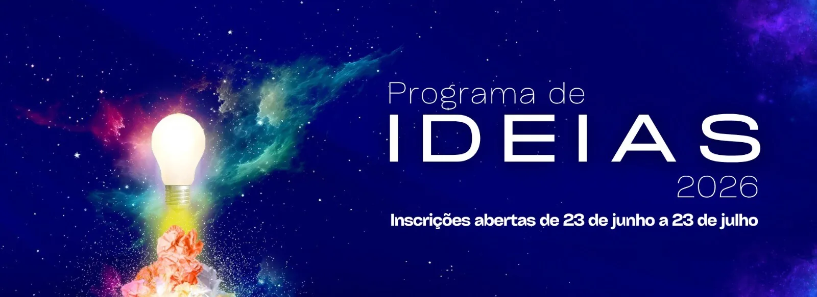 Banner do Programa de Ideias 2026 com ilustração de uma lâmpada acesa sobre papéis amassados coloridos, em fundo azul com efeito de galáxia. Texto na imagem: “Programa de IDEIAS 2026. Inscrições abertas de 23 de junho a 23 de julho”